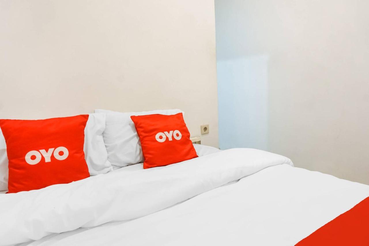 Отель Super Oyo 91074 Stariez Senen Syariah Джакарта Экстерьер фото