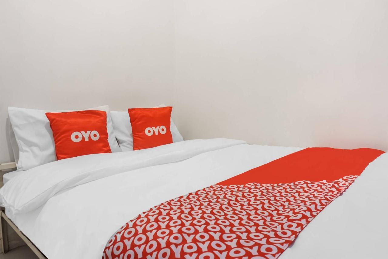 Отель Super Oyo 91074 Stariez Senen Syariah Джакарта Экстерьер фото