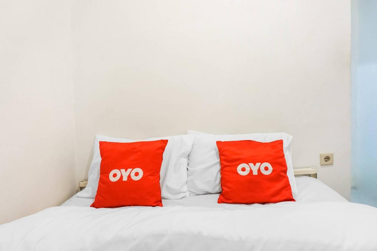 Отель Super Oyo 91074 Stariez Senen Syariah Джакарта Экстерьер фото