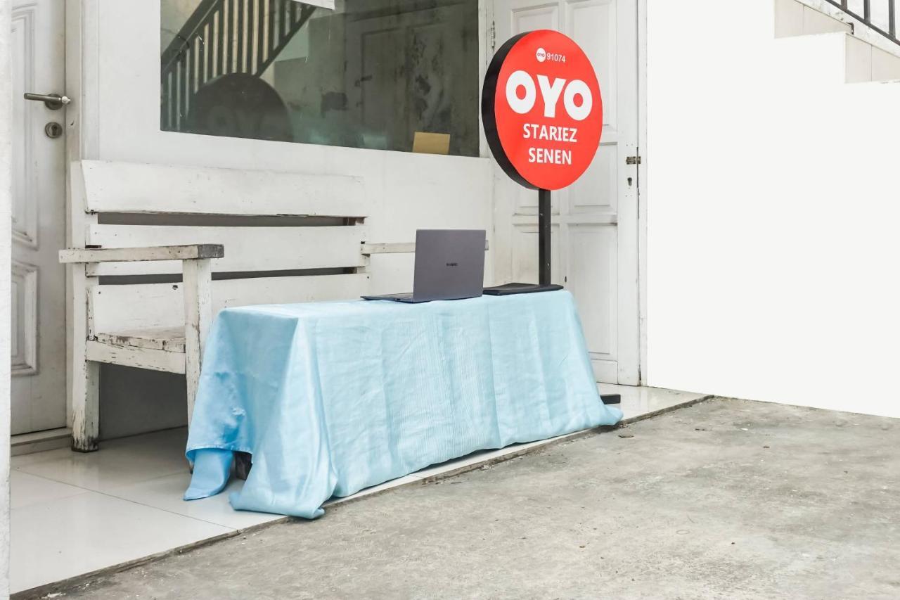 Отель Super Oyo 91074 Stariez Senen Syariah Джакарта Экстерьер фото