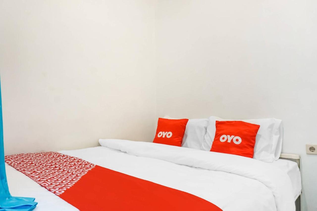 Отель Super Oyo 91074 Stariez Senen Syariah Джакарта Экстерьер фото