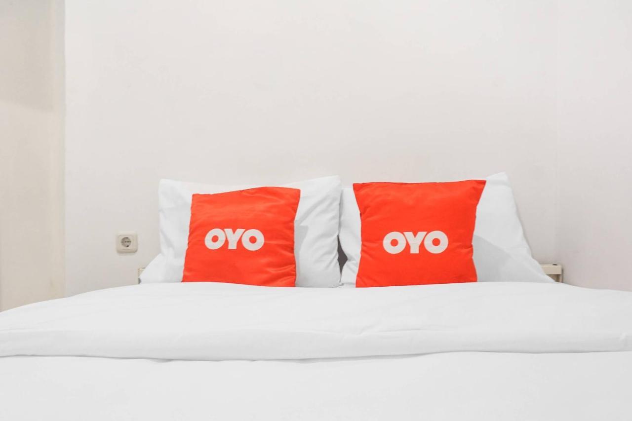 Отель Super Oyo 91074 Stariez Senen Syariah Джакарта Экстерьер фото