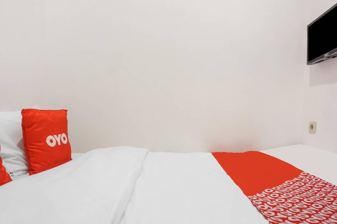 Отель Super Oyo 91074 Stariez Senen Syariah Джакарта Экстерьер фото