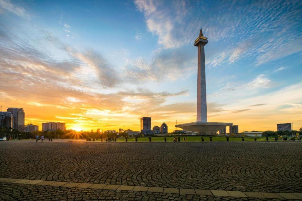 Отель Super Oyo 91074 Stariez Senen Syariah Джакарта Экстерьер фото